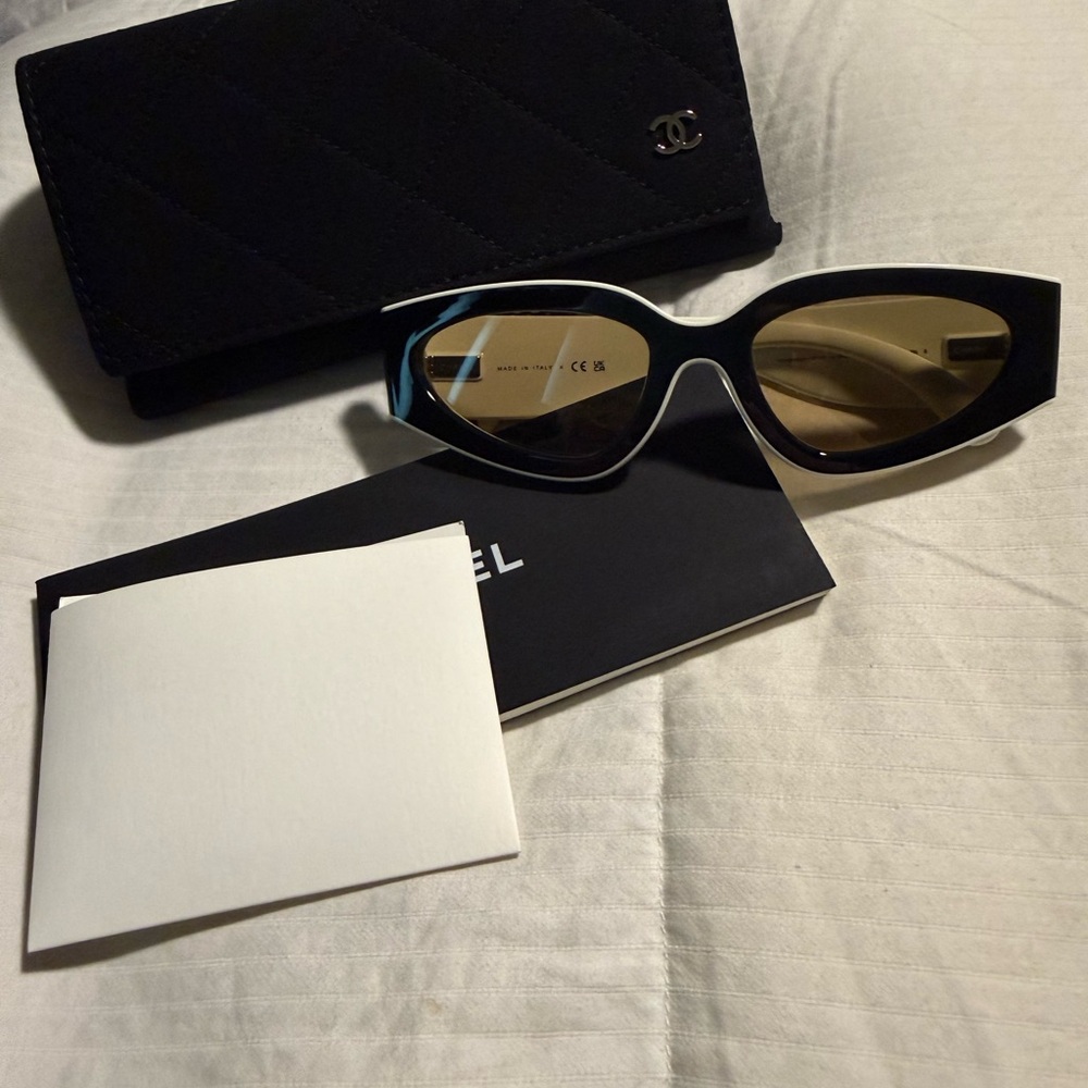 Chic Black Chanel Sunglasses